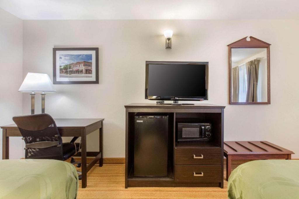 Quality Inn Arab Hwy 231 Bagian luar foto